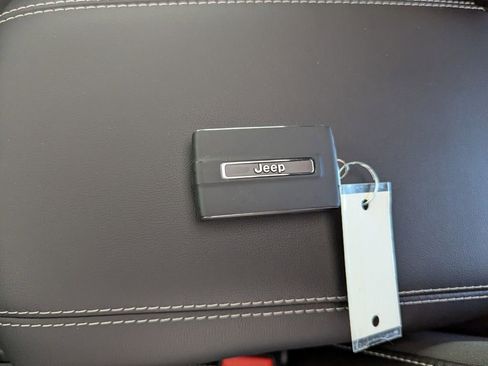 New 2025 Jeep Grand Cherokee L Altitude image 33