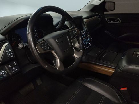 Used 2020 GMC Yukon Denali w/ Denali Premium Package image 4