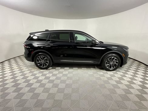 Used 2025 Lincoln Nautilus Premier image 5