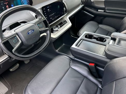 Used 2025 Ford Expedition Max Platinum AWD/4WD image 10