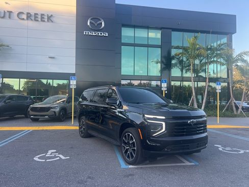 Used 2025 Chevrolet Suburban RST w/ Comfort Package image 5