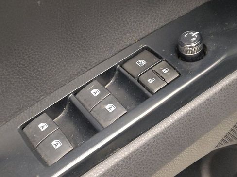 Used 2018 Toyota Camry LE FWD image 27