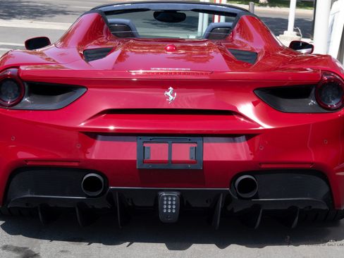 Used 2019 Ferrari 488 Spider RWD image 4
