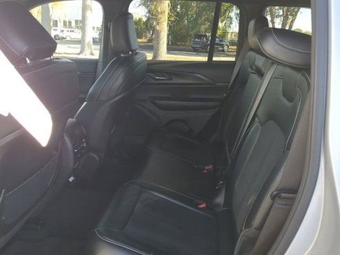 Used 2024 Jeep Grand Cherokee Altitude image 14