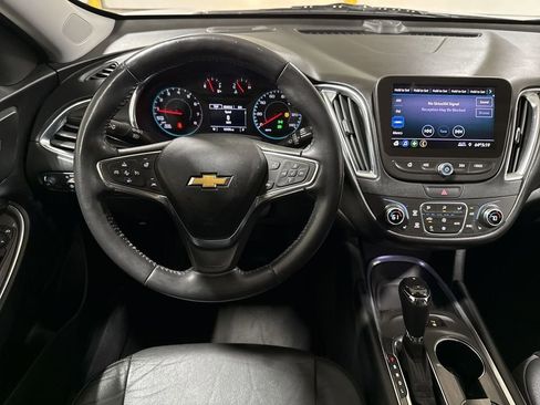 Used 2019 Chevrolet Malibu LT w/ Leather Package FWD image 11