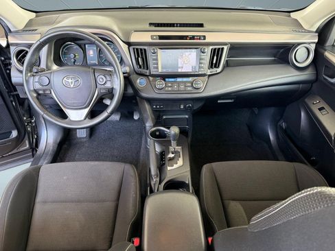 Used 2018 Toyota RAV4 XLE AWD/4WD image 16