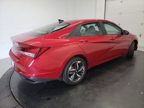 Used 2023 Hyundai Elantra SEL w/ Convenience Package FWD image 9