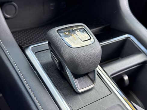 Used 2025 Nissan Pathfinder SV FWD image 23