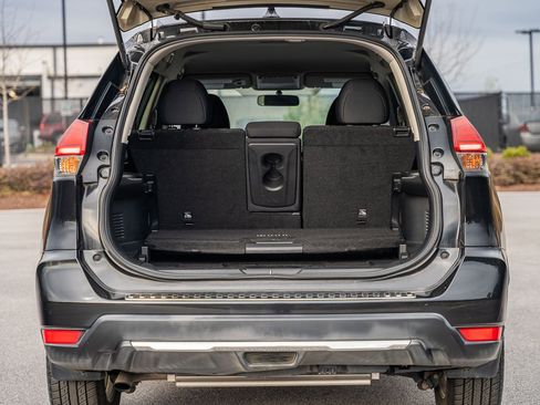 Used 2017 Nissan Rogue SV image 14