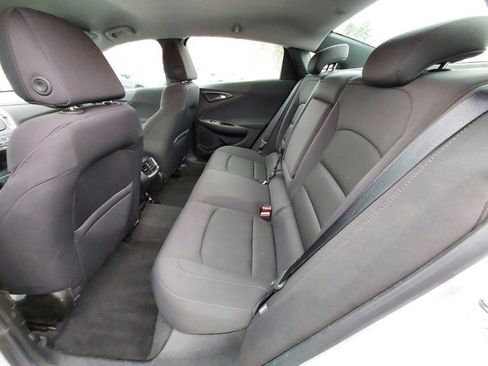 Used 2017 Chevrolet Malibu Hybrid image 9