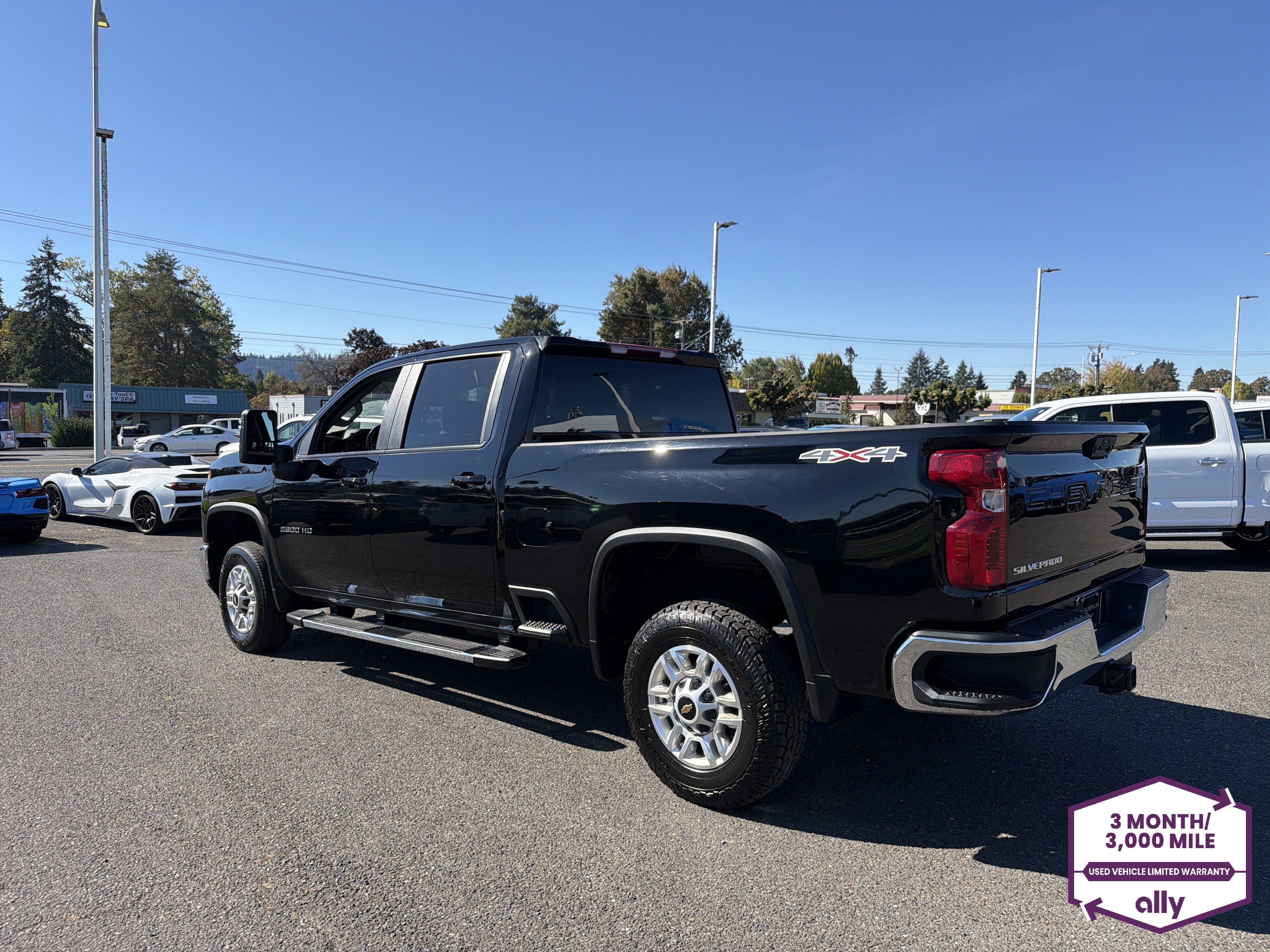 Used 2025 Chevrolet Silverado 2500 LT w/ Convenience Package AWD/4WD image 3