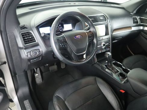 Used 2019 Ford Explorer Limited w/ Class III Trailer Tow Package image 9