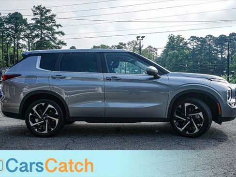 Used 2023 Mitsubishi Outlander SE AWD/4WD image 2