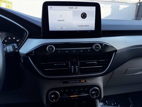 Used 2021 Ford Escape SE image 17