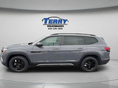 New 2026 Volkswagen Atlas Peak Edition image 3