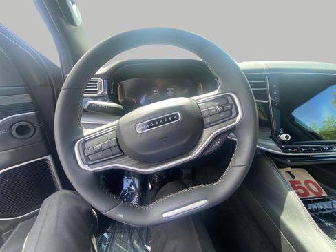 Used 2023 Jeep Wagoneer L Series III w/ Premium Group I AWD/4WD image 15