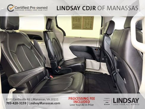Used 2024 Chrysler Pacifica Touring-L FWD image 16