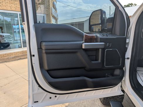 Used 2017 Ford F350 Platinum AWD/4WD image 9