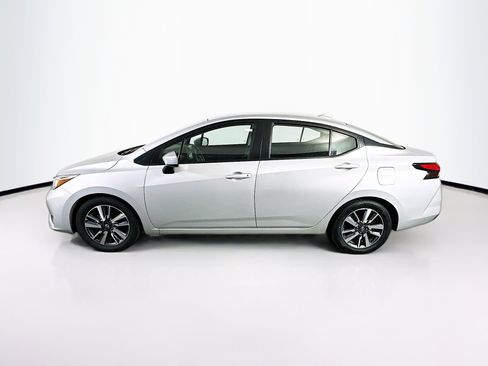 Used 2023 Nissan Versa SV image 4