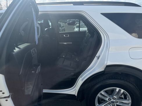 Used 2024 Ford Explorer XLT w/ Equipment Group 202A image 31