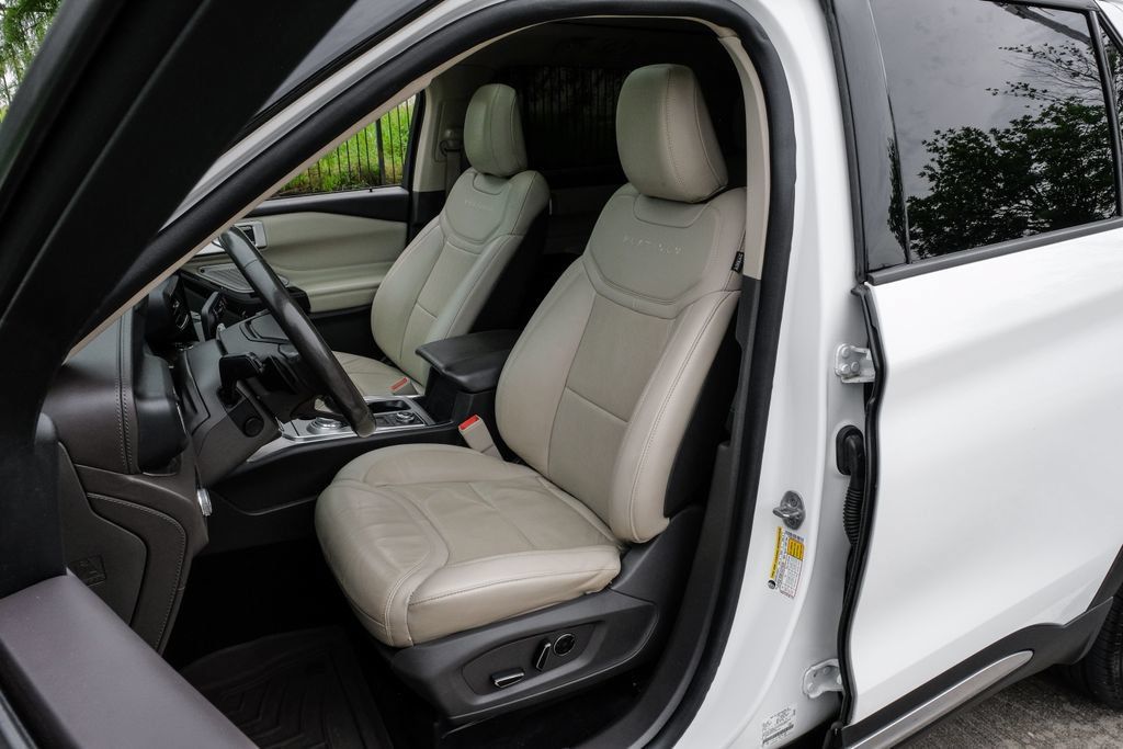 Used 2020 Ford Explorer Platinum w/ Premium Technology Package AWD/4WD image 37