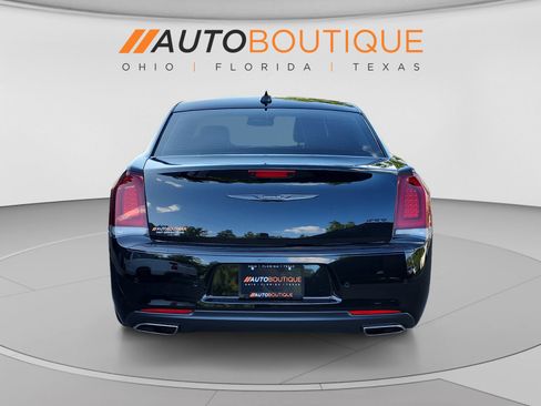 Used 2023 Chrysler 300 Touring L w/ Safetytec Plus Group RWD image 4