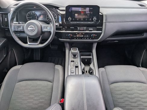 Used 2025 Nissan Pathfinder SV FWD image 9