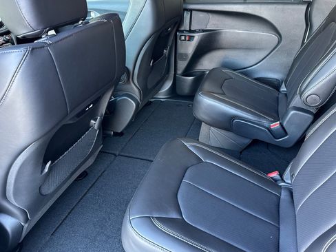New 2026 Chrysler Pacifica Select FWD image 11