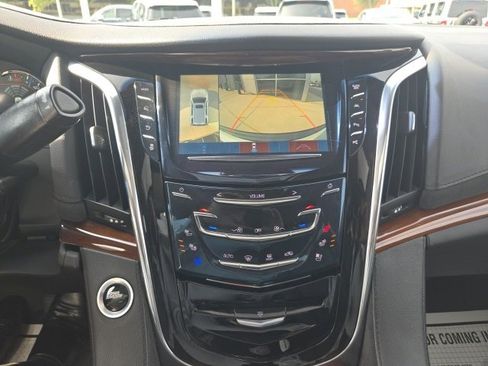 Used 2018 Cadillac Escalade Luxury image 35