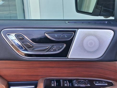 Used 2023 Lincoln Navigator Reserve RWD image 19