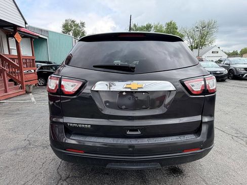 Used 2017 Chevrolet Traverse LT w/ Style and Technology Package FWD image 4