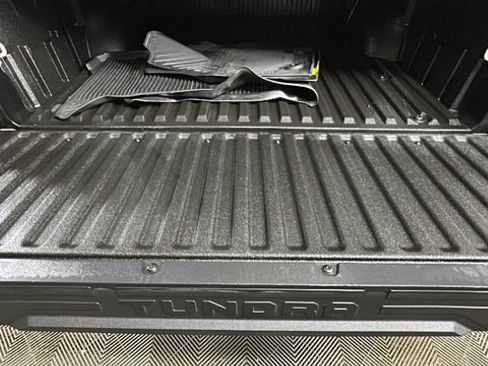 Used 2025 Toyota Tundra Limited AWD/4WD image 28