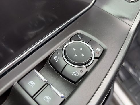 Used 2022 Ford F150 Lariat w/ Equipment Group 502A High AWD/4WD image 19