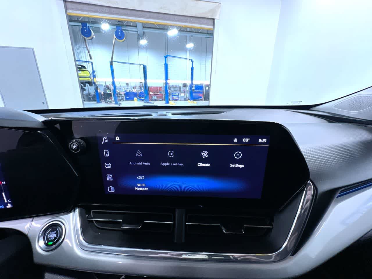 Used 2025 Chevrolet Trax LT FWD image 24