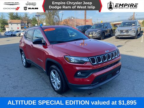 Used 2024 Jeep Compass Latitude w/ Altitude Special Edition AWD/4WD image 1