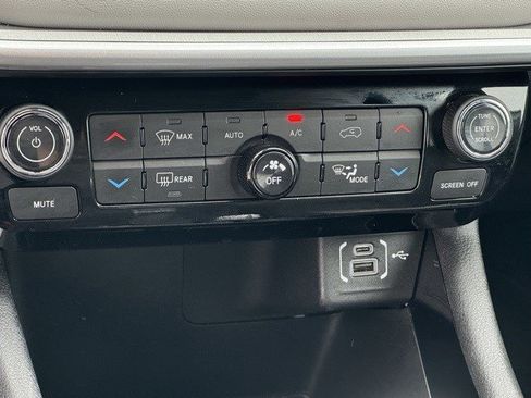 Certified 2025 Jeep Compass Limited image 21