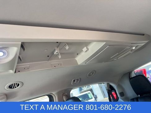 Used 2015 Chrysler Town & Country Touring FWD image 27