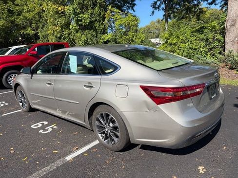 Used 2016 Toyota Avalon XLE Premium FWD image 10