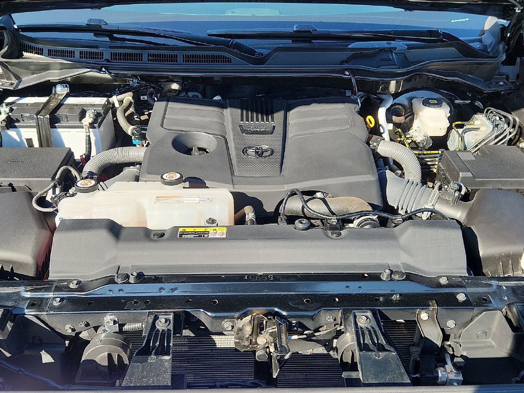Used 2023 Toyota Tundra Limited AWD/4WD image 30