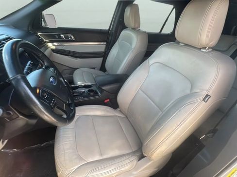 Used 2018 Ford Explorer XLT w/ Equipment Group 202A FWD image 23