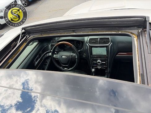 Used 2018 Ford Explorer Platinum AWD/4WD image 32