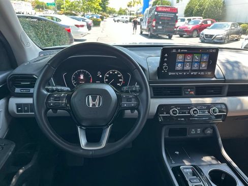 Used 2025 Honda Pilot Touring image 20