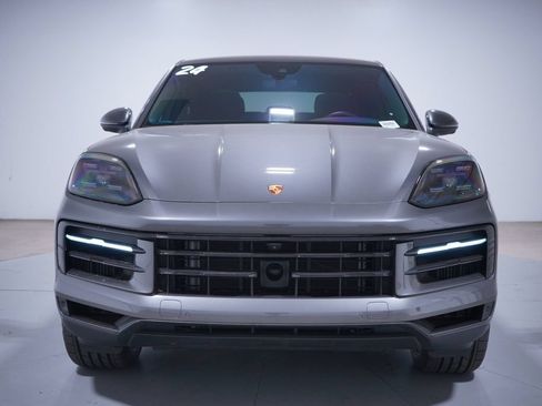 Used 2024 Porsche Cayenne Coupe AWD/4WD image 4