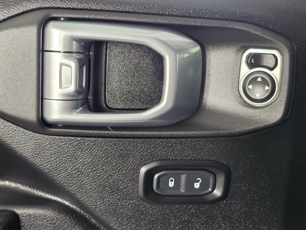Used 2021 Jeep Gladiator Sport AWD/4WD image 27