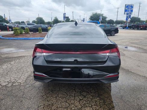 Used 2023 Hyundai Elantra SEL w/ Convenience Package FWD image 4