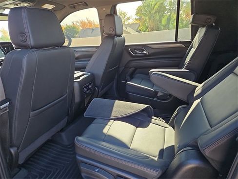 Used 2024 Chevrolet Suburban RST w/ Luxury Package image 4