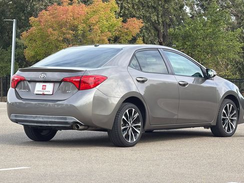 Used 2018 Toyota Corolla SE w/ SE Premium Package FWD image 4