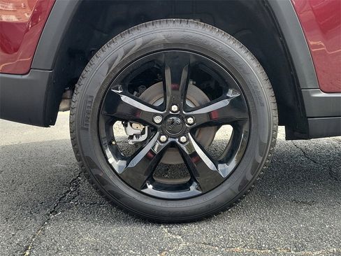 Certified 2025 Jeep Grand Cherokee Limited w/ Black Appearance Package image 5