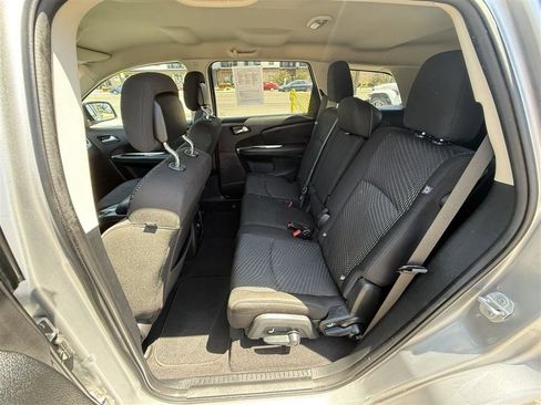 Used 2020 Dodge Journey SE FWD image 21