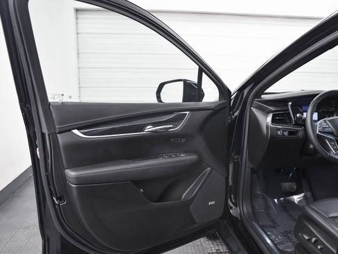 Used 2022 Cadillac XT5 Premium Luxury image 9